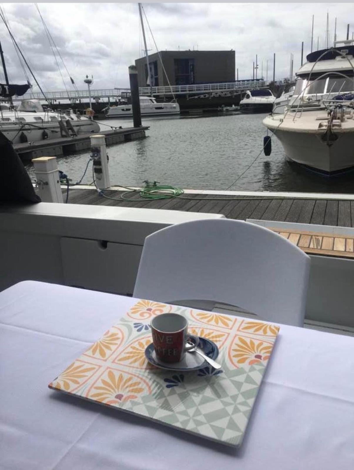Hotel Beautiful And Magnific Yacht Lisbona Esterno foto