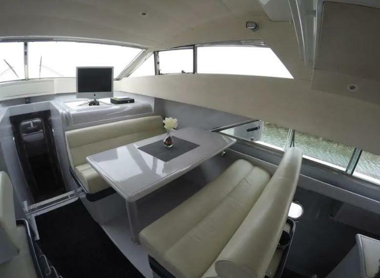 Hotel Beautiful And Magnific Yacht Lisbona Esterno foto